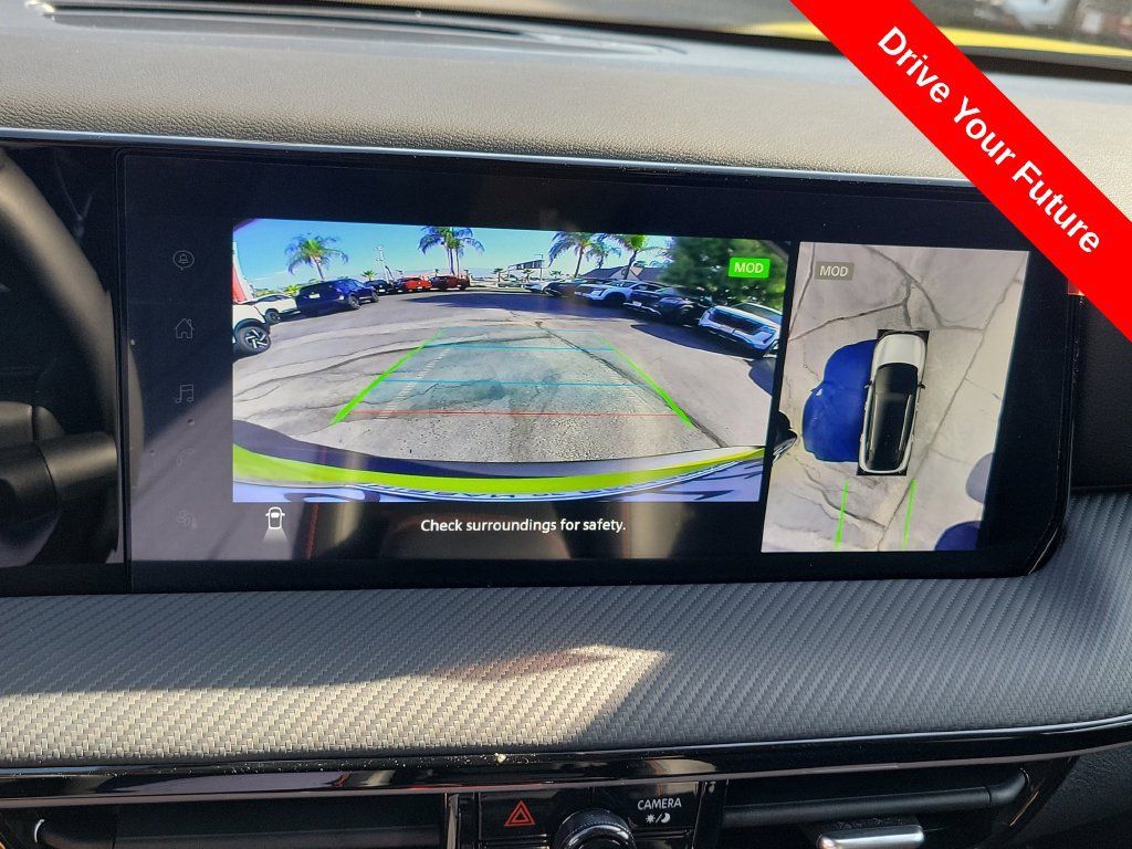 Used 2025 Nissan Kicks SR AWD/4WD image 11