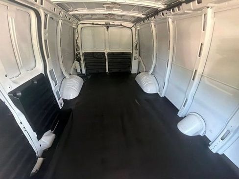Certified 2025 Chevrolet Express 2500 RWD image 18