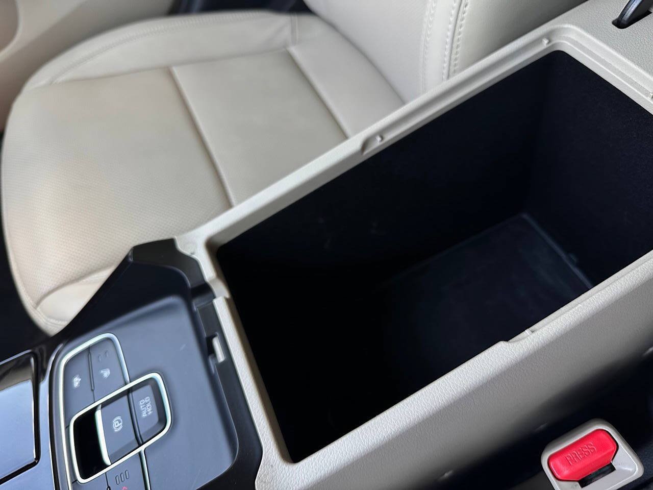 Used 2014 Kia Cadenza Premium w/ Technology Package FWD image 56