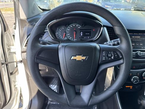 Used 2020 Chevrolet Trax LS FWD image 35