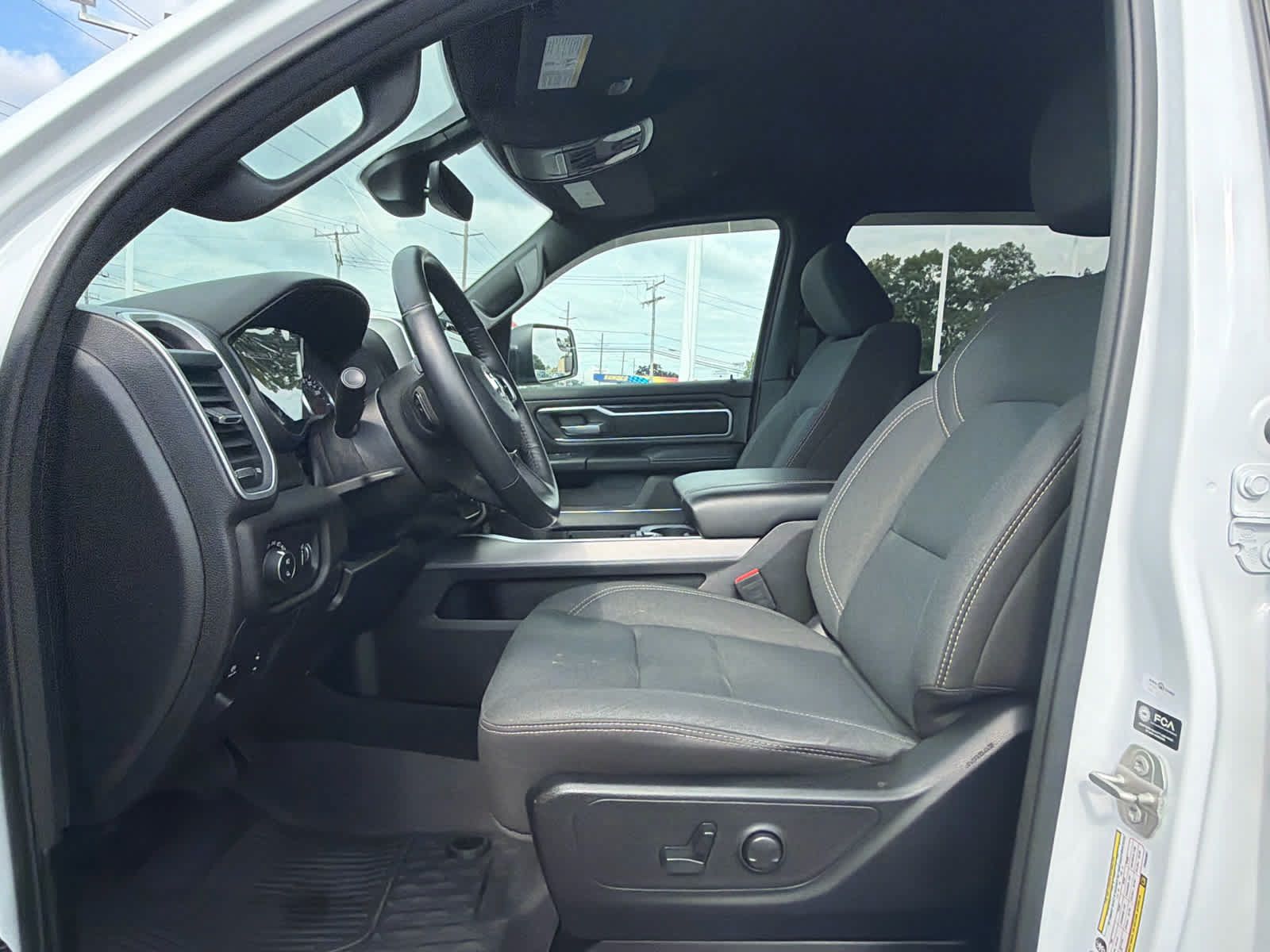 Used 2023 RAM 1500 Big Horn AWD/4WD image 8