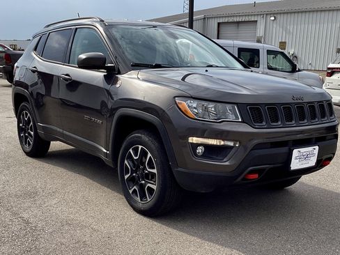 Used 2019 Jeep Compass Trailhawk AWD/4WD image 12