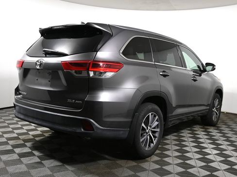 Used 2017 Toyota Highlander XLE AWD/4WD image 11