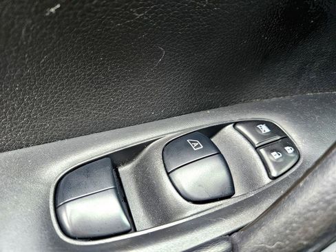 Used 2020 Nissan Rogue SV image 31