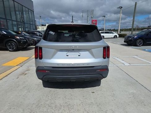 Used 2022 Kia Sorento LX image 6