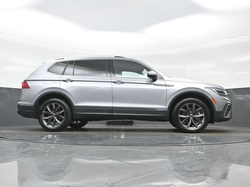 Used 2022 Volkswagen Tiguan SE AWD/4WD image 31