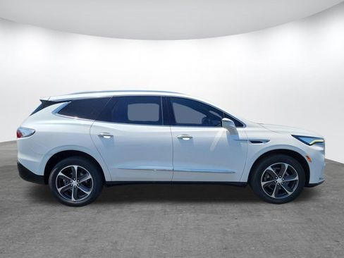 Used 2022 Buick Enclave Essence w/ Experience Buick Package FWD image 4