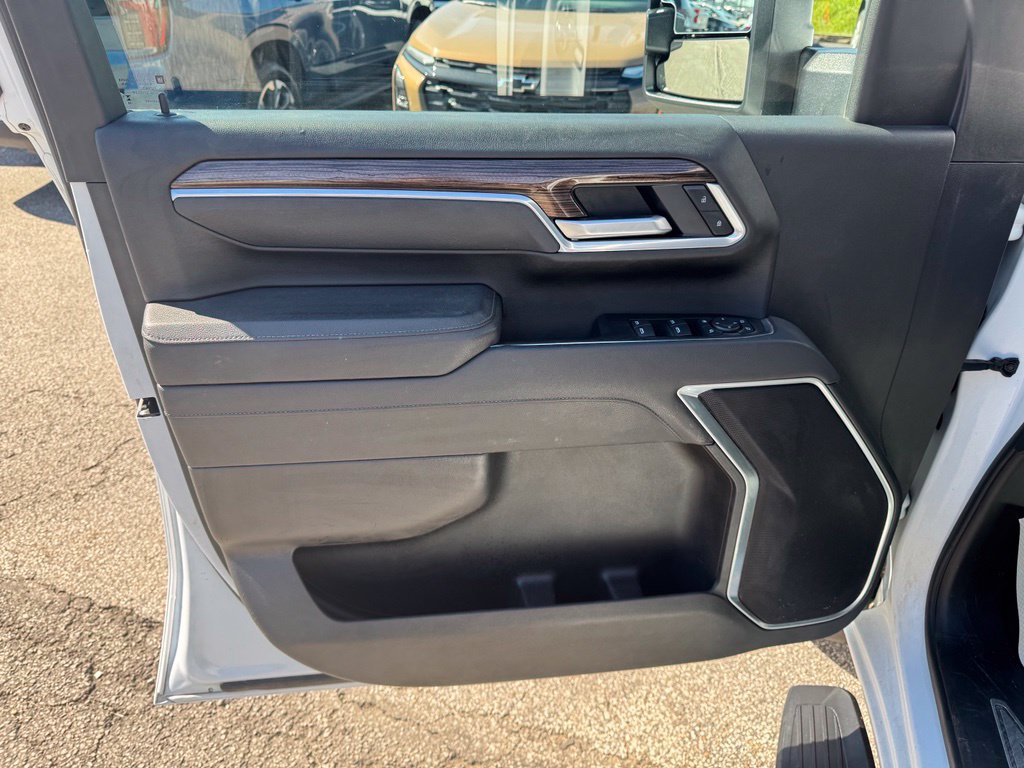 Used 2025 Chevrolet Silverado 2500 LT w/ Safety Package AWD/4WD image 9