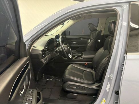Used 2023 Honda Pilot Touring image 9