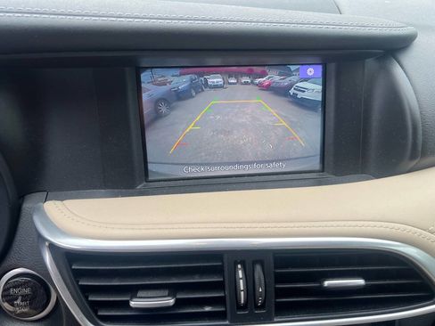 Used 2018 INFINITI QX30 Premium image 15