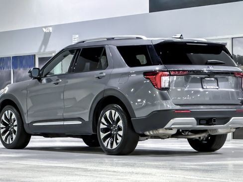 Used 2025 Ford Explorer Platinum w/ LUX Leather Package AWD/4WD image 3