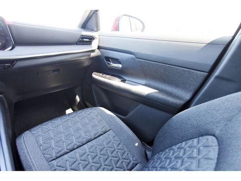 Certified 2025 Nissan Kicks SV image 13