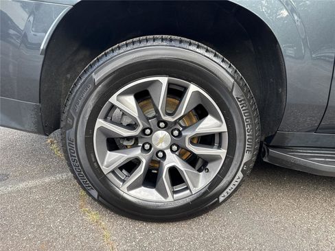 Used 2021 Chevrolet Suburban LT w/ Rear Media and Nav Package image 25