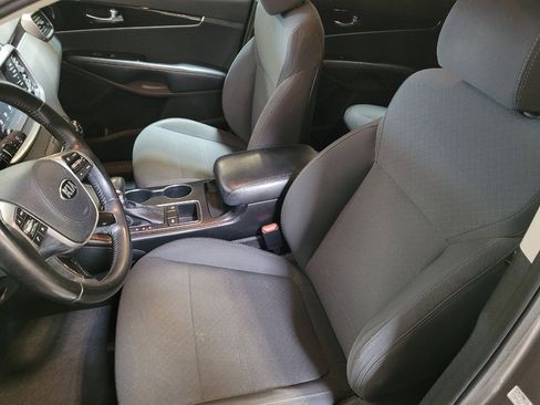 Used 2019 Kia Sorento FWD w/ Option Group 020 image 17