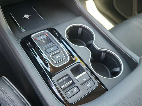 Used 2025 Honda Pilot Elite image 24