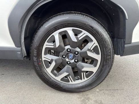 Used 2025 Subaru Forester Premium image 27