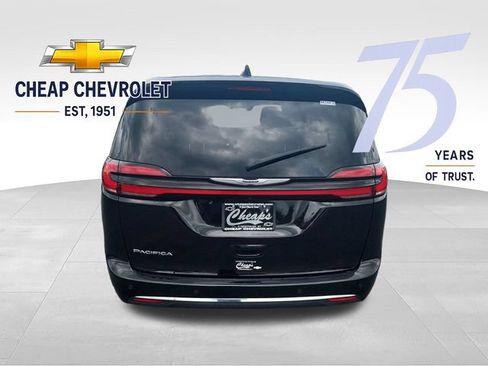 Used 2025 Chrysler Pacifica Select FWD image 4