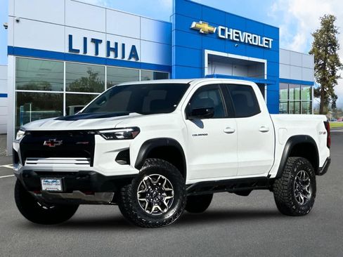 Used 2025 Chevrolet Colorado ZR2 w/ Technology Package AWD/4WD image 1
