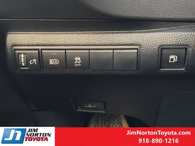 Used 2025 Toyota Corolla SE w/ SE Premium Package FWD image 23