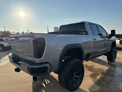 Used 2025 GMC Sierra 2500 AT4 w/ AT4 Premium Plus Package image 4