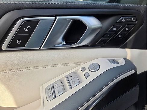 Used 2025 BMW X7 xDrive40i w/ Executive Package image 14