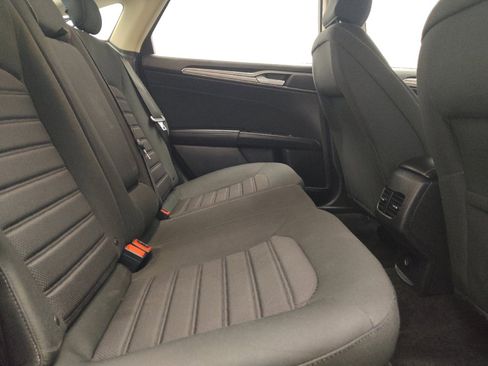 Used 2020 Ford Fusion SE FWD image 19