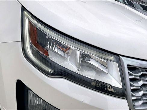 Used 2017 Ford Explorer Platinum image 37