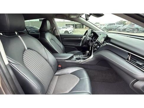 Used 2022 Toyota Camry SE FWD image 31