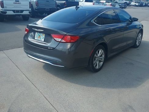 Used 2017 Chrysler 200 Limited Platinum FWD image 6