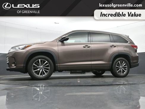 Used 2017 Toyota Highlander XLE FWD image 16