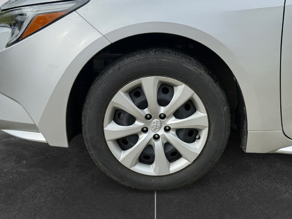 Used 2023 Toyota Corolla LE AWD/4WD image 15