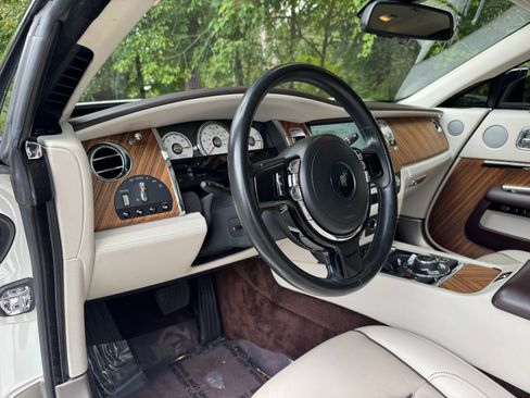 Used 2017 Rolls-Royce Wraith RWD image 33
