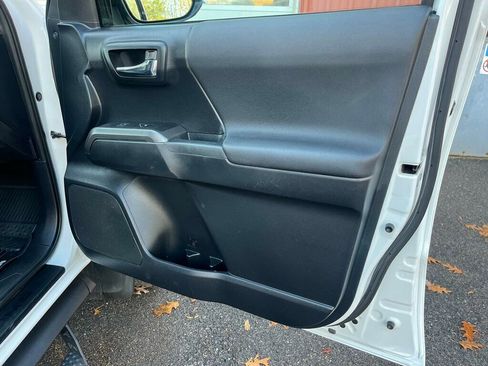 Used 2018 Toyota Tacoma TRD Off-Road w/ TRD Premium Off Road Package image 30