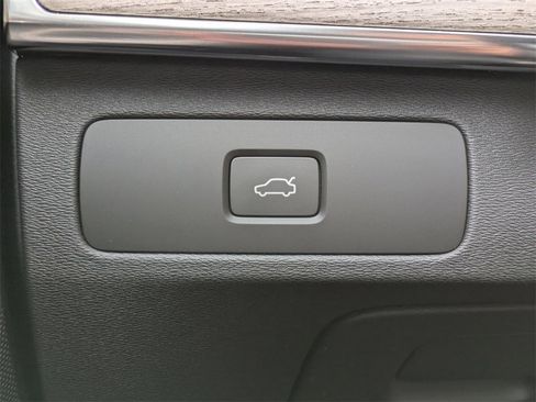 New 2026 Volvo XC90 B6 Plus image 33