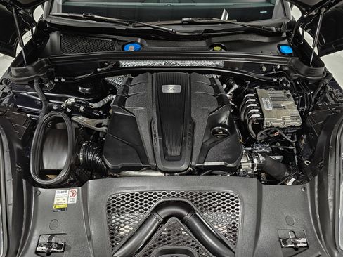 Used 2023 Porsche Macan S image 3