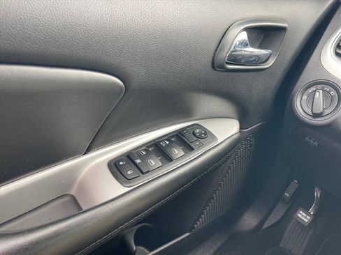 Used 2018 Dodge Journey SE w/ Blacktop Package FWD image 18