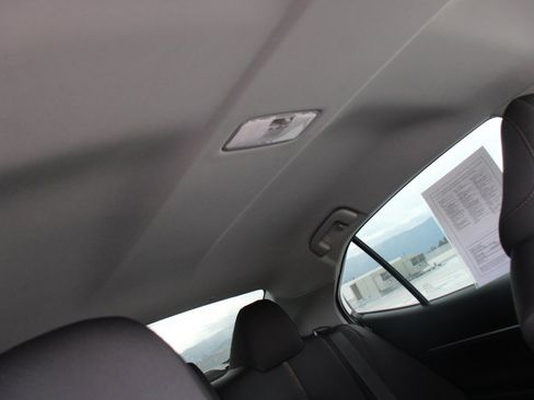 Certified 2019 Toyota Camry LE image 21