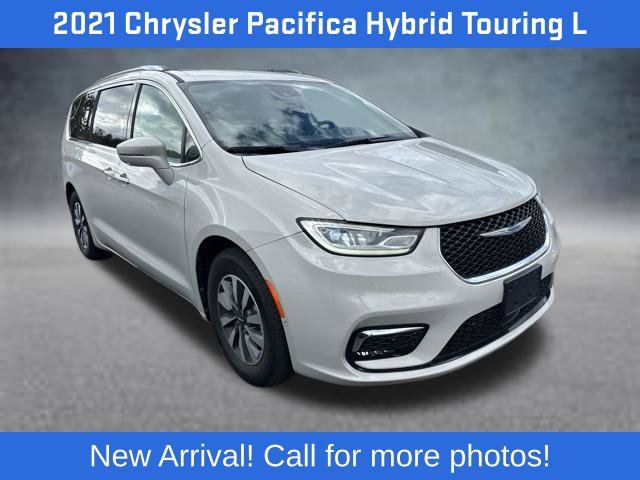 Used 2021 Chrysler Pacifica Touring-L FWD image 2