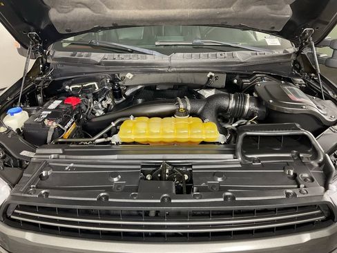 Used 2018 Ford F150 Lariat w/ Equipment Group 502A Luxury AWD/4WD image 9