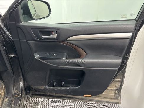Used 2015 Toyota Highlander XLE AWD/4WD image 15