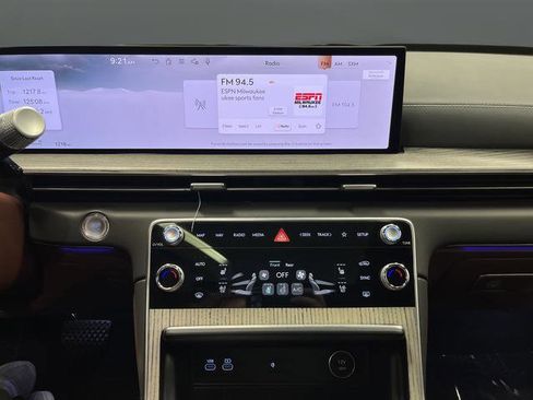 Used 2025 Genesis GV80 3.5T Prestige image 9