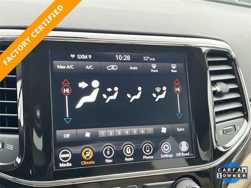 Certified 2022 Jeep Grand Cherokee Laredo E image 32