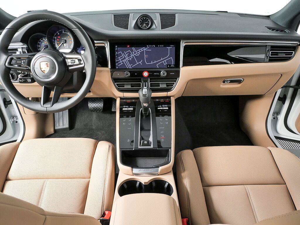Certified 2026 Porsche Macan AWD/4WD image 17
