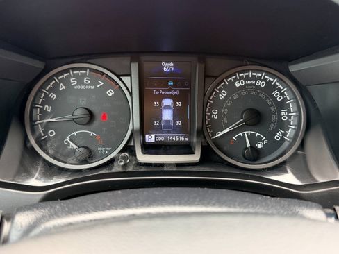 Used 2019 Toyota Tacoma TRD Off-Road AWD/4WD image 46