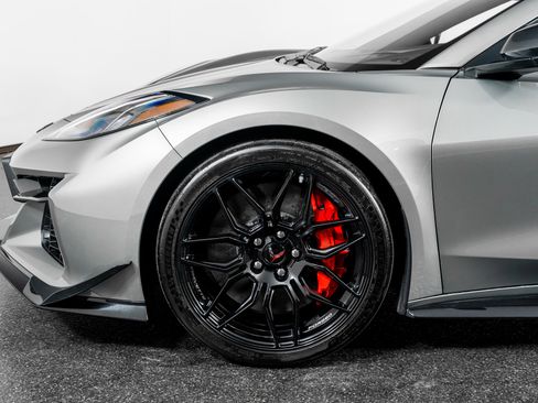 Used 2023 Chevrolet Corvette Z06 image 19