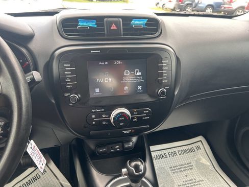 Used 2018 Kia Soul w/ Convenience Package image 18