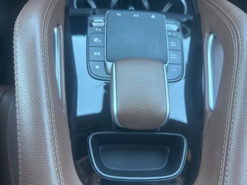 Used 2024 Mercedes-Benz GLE 450e 4MATIC image 30