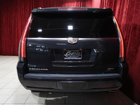 Used 2019 Cadillac Escalade ESV Platinum RWD image 10