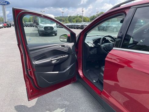 Used 2017 Ford Escape SE w/ SE Leather Comfort Package image 11