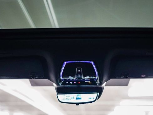 Used 2026 Cadillac Vistiq Sport image 11